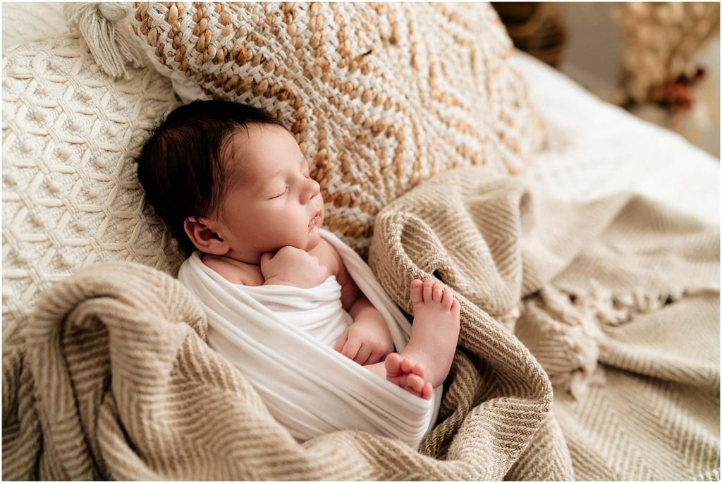 Lorenzo: Fotografo Neonati Pistoia - Ecrù Fotografie